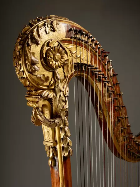 Harpe à crosse à décor au vernis Martin, Paris vers 1780