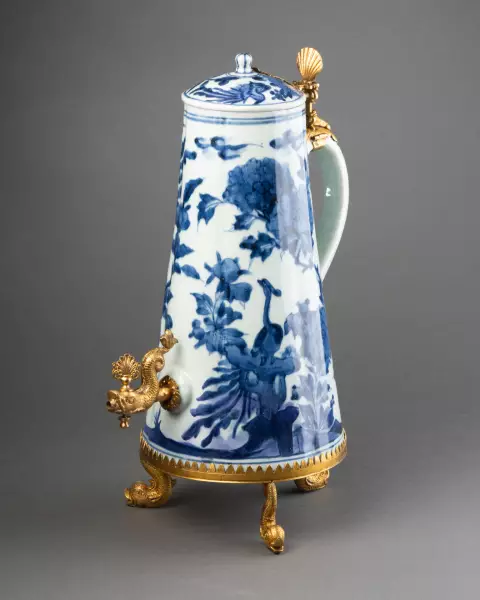 Fontaine à café en porcelaine du Japon vers 1680-1690