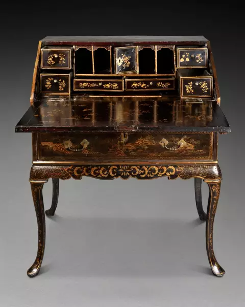 Bureau de pente en laque de Chine vers 1760