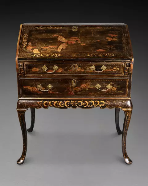 Bureau de pente en laque de Chine vers 1760
