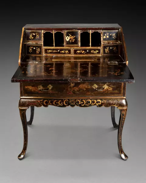 Bureau de pente en laque de Chine vers 1760