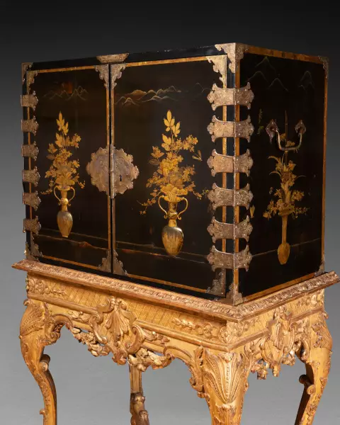Cabinet de voyage en laque du Japon, vers 1680