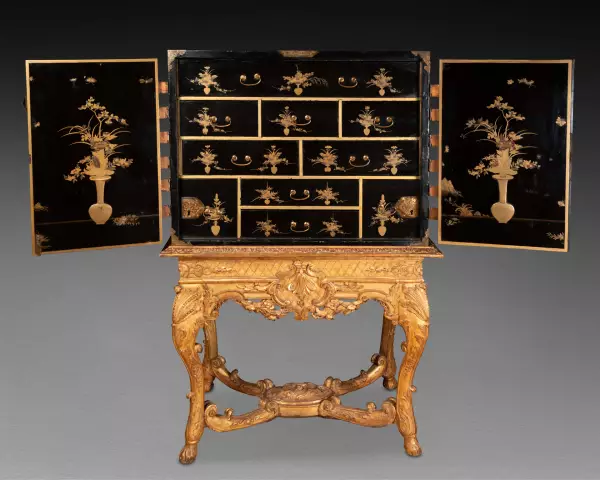 Cabinet de voyage en laque du Japon, vers 1680