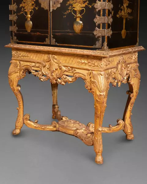 Cabinet de voyage en laque du Japon, vers 1680