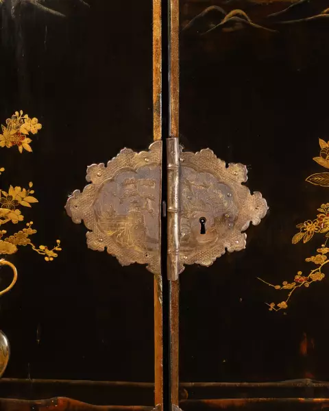 Cabinet de voyage en laque du Japon, vers 1680