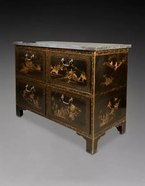 Paire de commodes en laque de Chine, Angleterre vers 1780