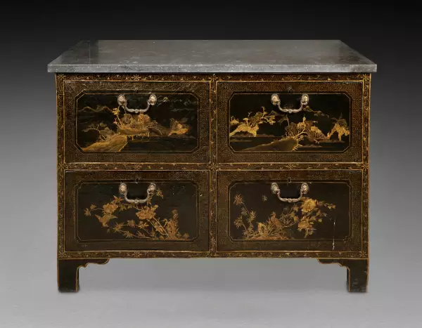 Paire de commodes en laque de Chine, Angleterre vers 1780