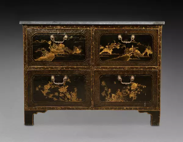 Paire de commodes en laque de Chine, Angleterre vers 1780