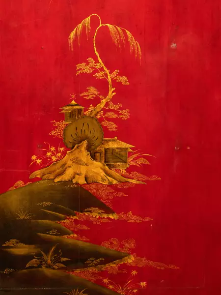 Cabinet en vernis rouge, Angleterre vers 1700-1720