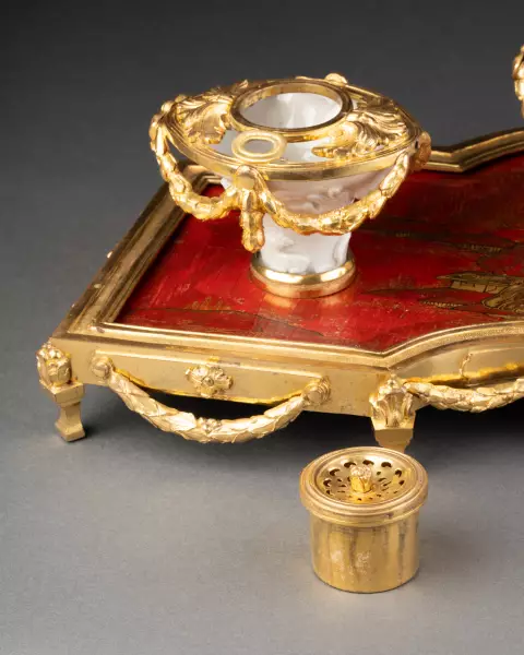 Encrier en laque et porcelaine de Chine, Paris vers 1770