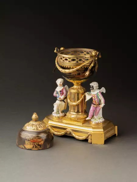 Pot-pourri en porcelaine de Meissen et laque du Japon vers 1775