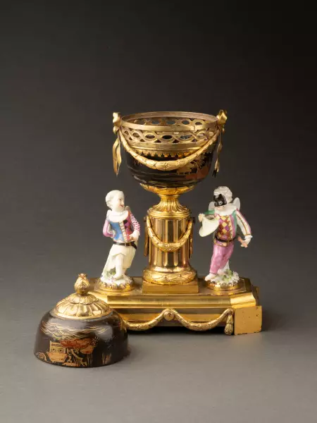 Pot-pourri en porcelaine de Meissen et laque du Japon vers 1775