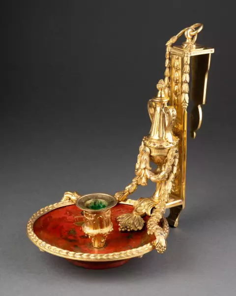 Bougeoir de paravent en bronze et laque, Paris vers 1765