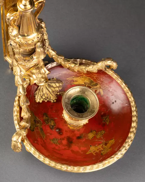 Bougeoir de paravent en bronze et laque, Paris vers 1765