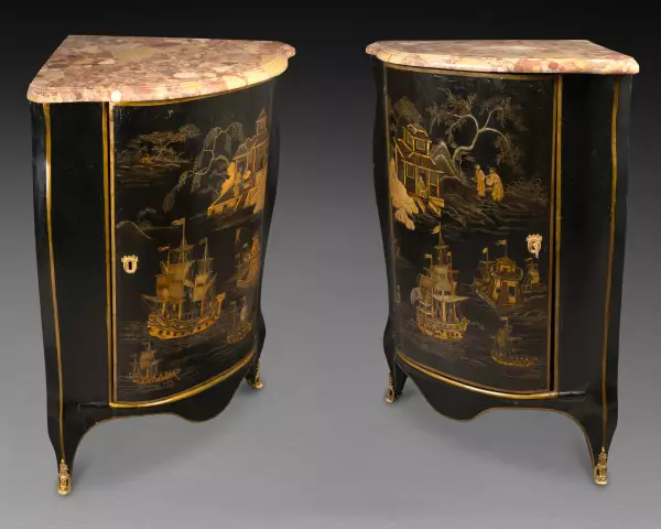 Paire d’encoignures en vernis martin par Léonard Boudin vers 1760