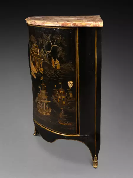 Paire d’encoignures en vernis martin par Léonard Boudin vers 1760