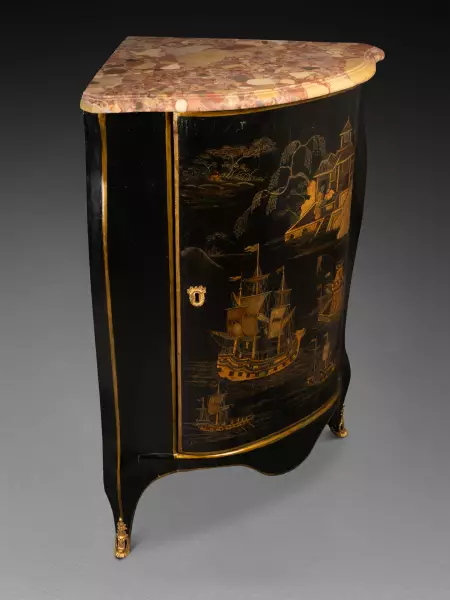 Paire d’encoignures en vernis martin par Léonard Boudin vers 1760