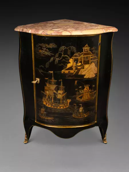 Paire d’encoignures en vernis martin par Léonard Boudin vers 1760