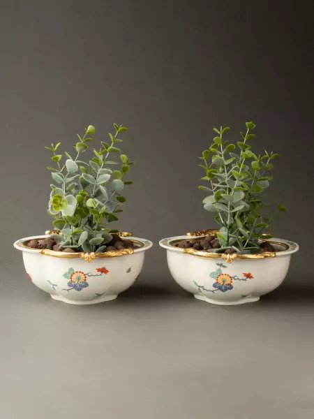 Paire de navettes en porcelaine de Chantilly et bronze, Paris vers 1740
