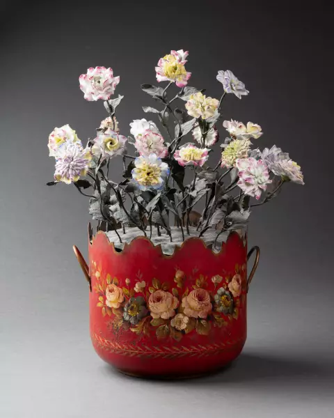 Rafraichissoir monté en composition florale, Paris époque Louis XVI