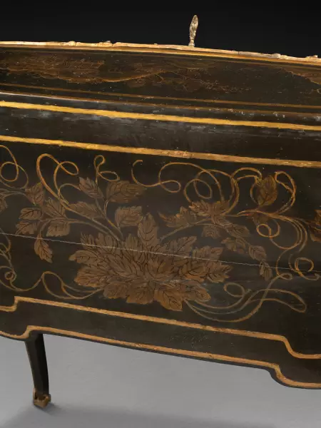Bureau de pente en vernis martin par F. Rubestuck, Paris vers 1770