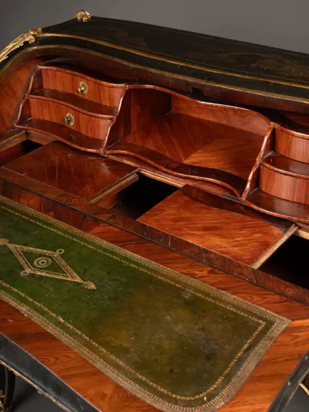 Bureau de pente en vernis martin par F. Rubestuck, Paris vers 1770