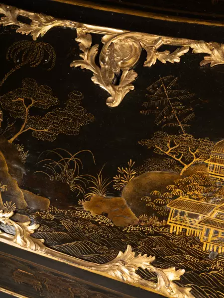 Bureau de pente en vernis martin par F. Rubestuck, Paris vers 1770