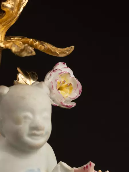 Paire de flambeaux en bronze et porcelaine de Chine, époque Louis XV