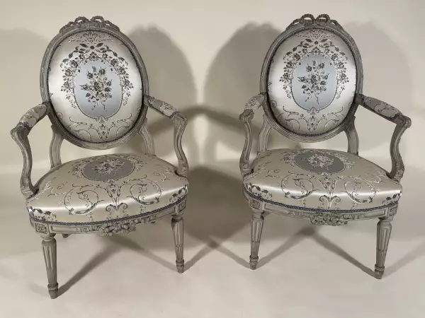 Paire de fauteuils à dossiers plats par F.N Geny, Lyon vers 1775