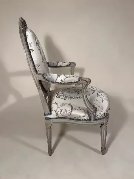 Paire de fauteuils à dossiers plats par F.N Geny, Lyon vers 1775