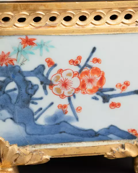 Boite hexagonale en porcelaine Kakiémon du Japon vers 1700