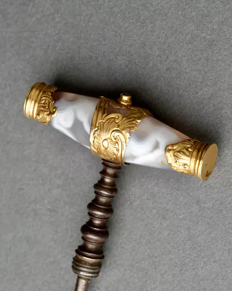 Tire-bouchon en or, vermeil, acier et agathe vers 1750