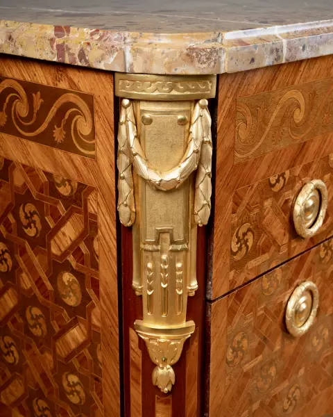 Commode à la Grecque par Pierre Denizot, Paris vers 1770