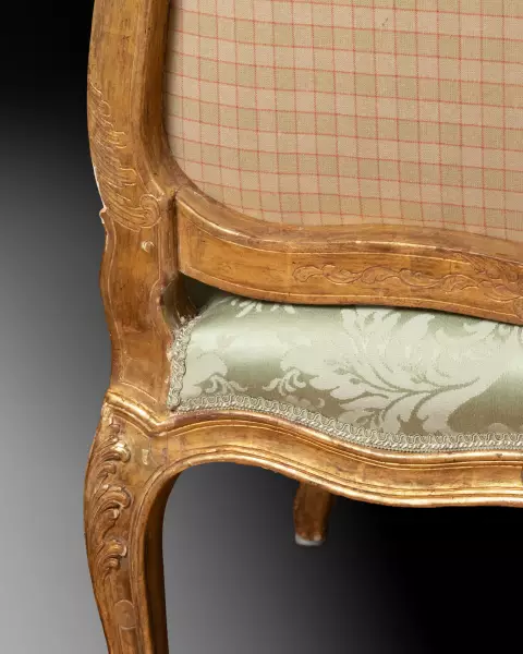 Paire de fauteuils en bois doré par J.B Cresson, Paris vers 1760