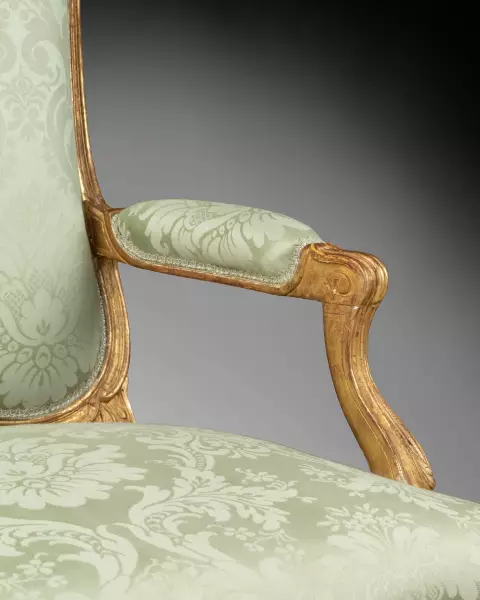 Paire de fauteuils en bois doré par J.B Cresson, Paris vers 1760
