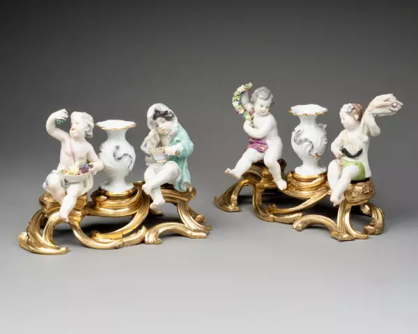 Paire de groupes les 4 saisons de Meissen vers 1750