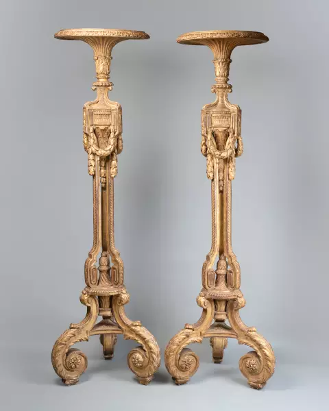 Grande paire de torchères en bois doré, Paris ép Louis XVI