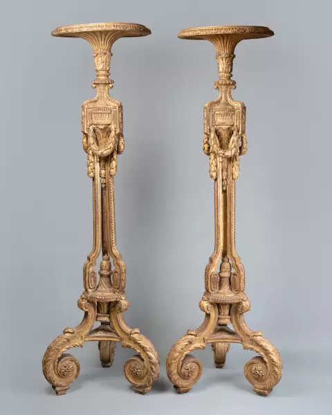 Grande paire de torchères en bois doré, Paris ép Louis XVI