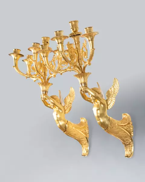 Paire d’appliques aux enfants ailés, Paris époque Empire 