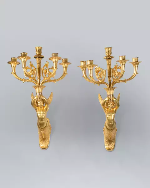 Paire d’appliques aux enfants ailés, Paris époque Empire 