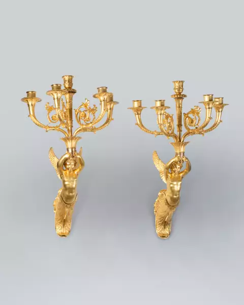 Paire d’appliques aux enfants ailés, Paris époque Empire 