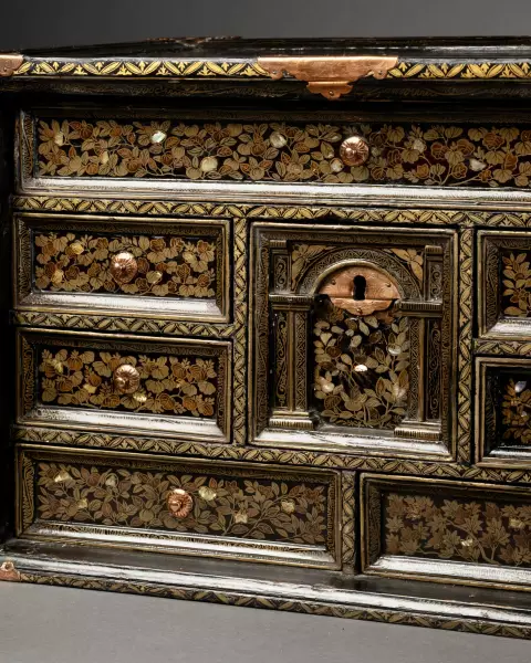 Cabinet Nanban en laque du Japon vers 1600